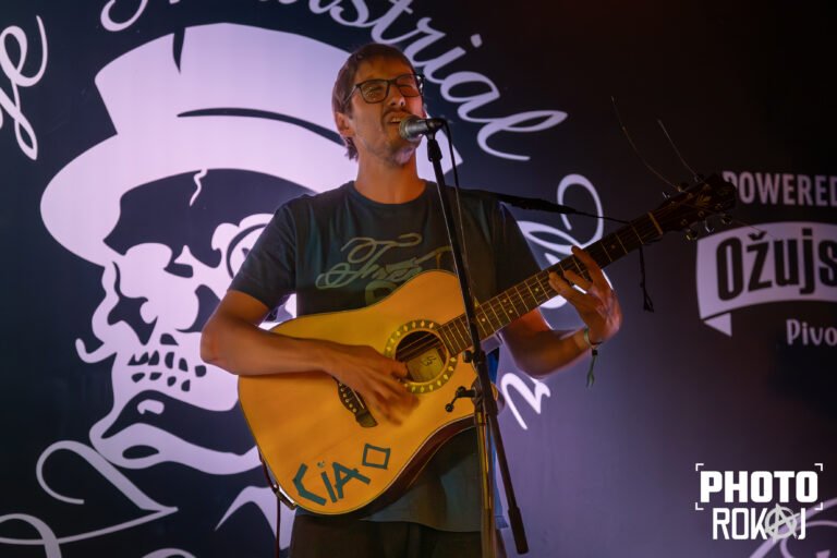 Idem održao aktustični koncert u Vintageu