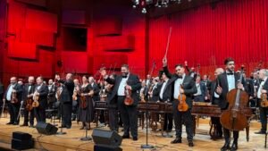 Mađarski orkestar 100 romskih violina oduševio Zagreb — Split i Zadar sljedeći na redu