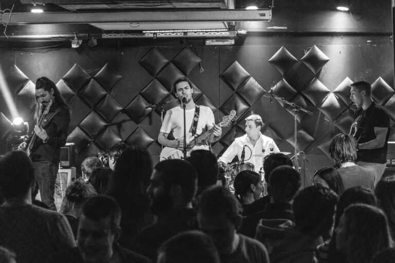 Bend Vever predstavlja Okrutnu devojku: Iskrena oda ambiciji i skrivenoj ranjivosti