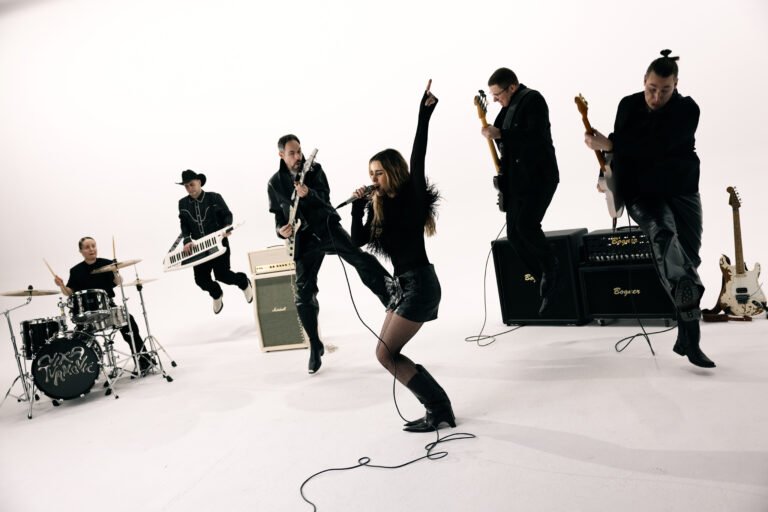 Nika ima sjajan novi singl i spot! Zove se „Samo ljubili“