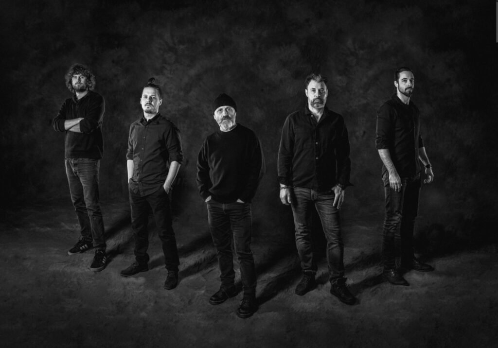 Između globalnih kataklizmi i ljubavi: Mile Kekin predstavlja „Neispravnog vokalista“ kojim najavljuje Tvornicu kulture na jesen