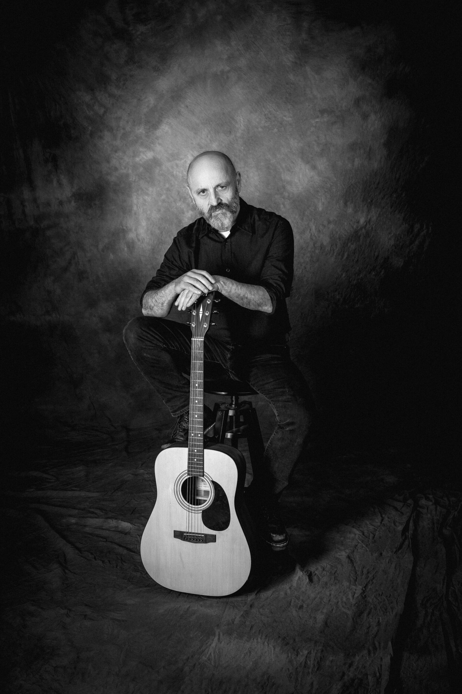 Između globalnih kataklizmi i ljubavi: Mile Kekin predstavlja „Neispravnog vokalista“ kojim najavljuje Tvornicu kulture na jesen