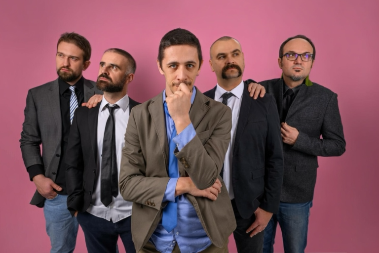 Jall aux yeux u suradnji s Tončijem Huljićem objavio pjesmu Dans mon bled (Doma gren)