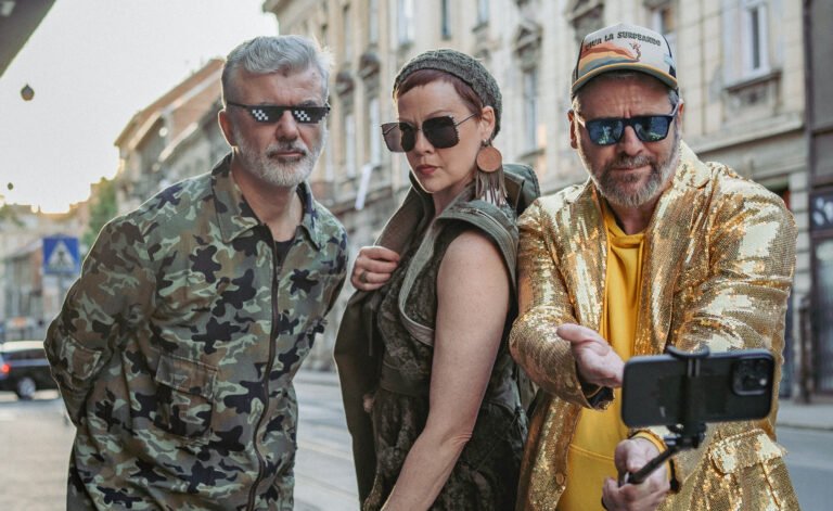 Baba Yaga pretvara svakodnevni apsurd u singl "Ja sam dobro"